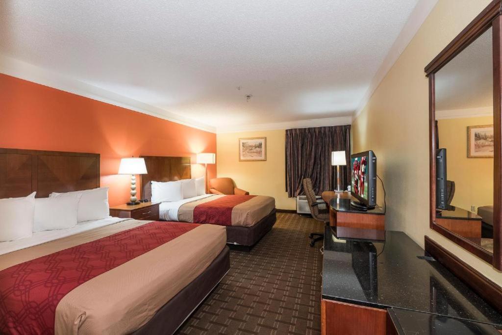 My Home & Suites Madison Ga Экстерьер фото
