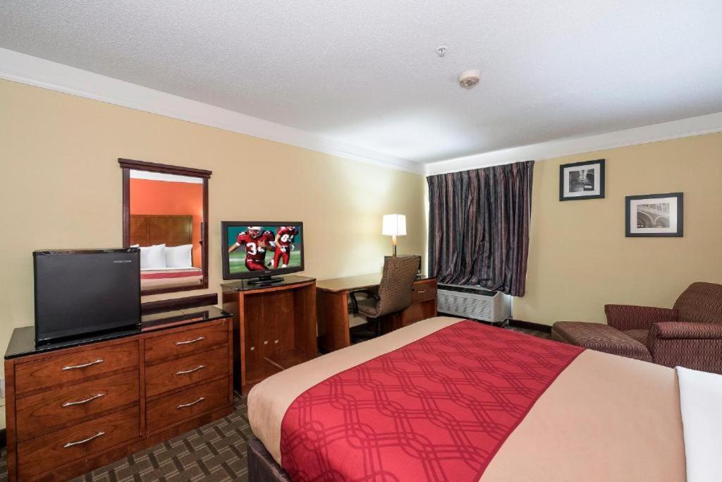 My Home & Suites Madison Ga Экстерьер фото