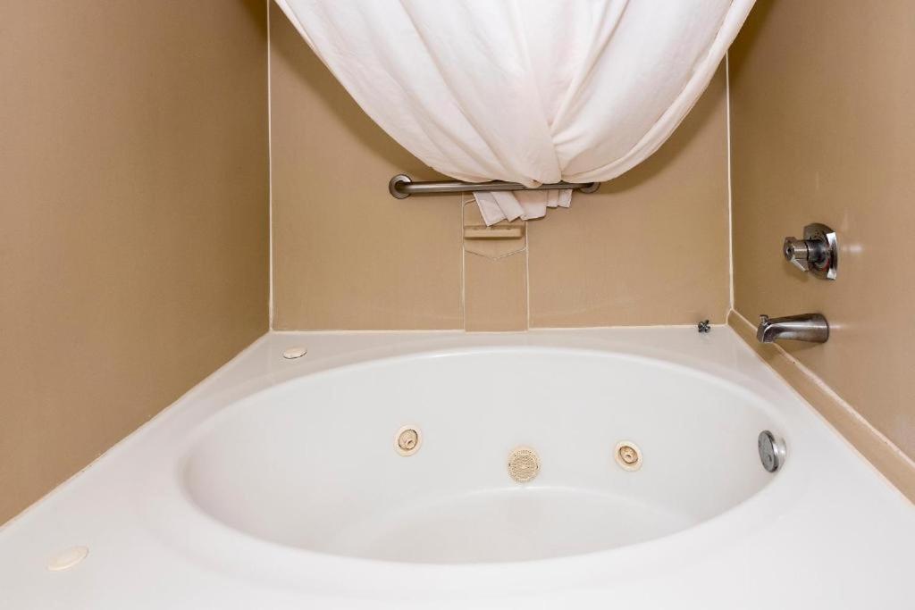 My Home & Suites Madison Ga Экстерьер фото
